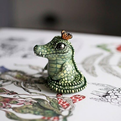 🔥Last Day 50% OFF -🐊 The "Not-So-Scary" Pocket Gator & Butterfly Friend 🦋 (Mini 2" Desk Figurine)